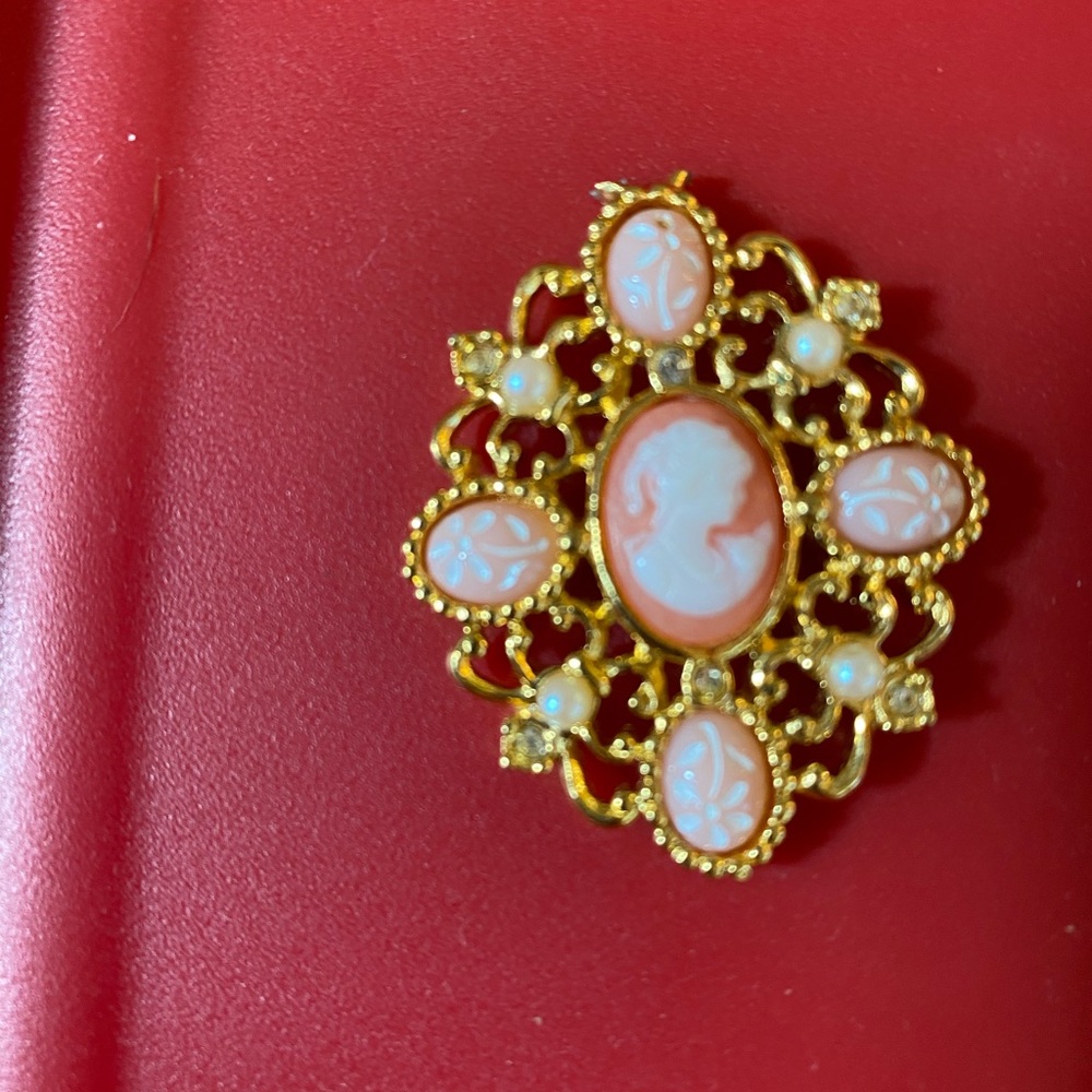 Vintage Avon Brooch